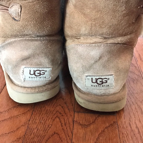 UGGS - Picture 2 of 3